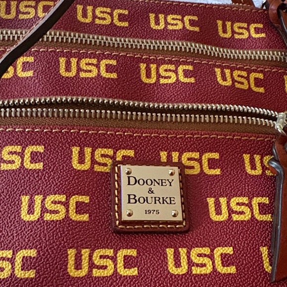 BNWT USC Triple Zip Crossbody Bag - by Dooney & Bourke “Sold Out” - Picture 9 of 10